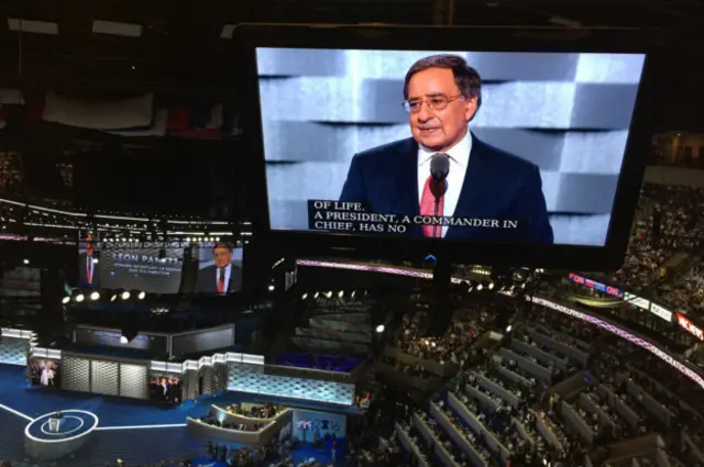 سخنرانی آقای پانه تا را هواداران سندرز با شعار 'دیگر جنگ نمی خواهیم' مختل کردند