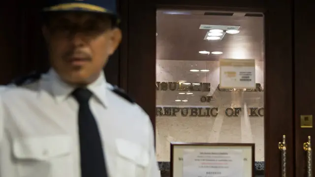 တောင်ကိုရီးယား ကောင်စစ်ဝန်ရုံး အဆောက်အဦ တည်ရှိရာ ပတ်ဝန်းကျင် ကို ရဲတပ်ဖွဲ့ က လုံခြံရေး အစောင့်အရှောက် ပိုမိုချထား