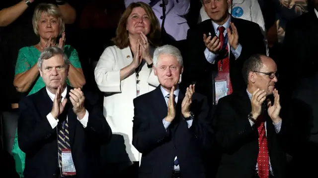 पूर्व अमरीकी राष्ट्रपति बिल क्लिंटन और अन्य.