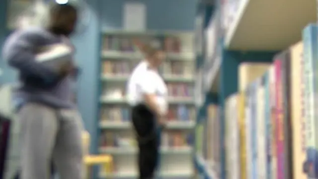 د راپور څارونکو عدلیې وزارت د یادو کتابونو لیرې کولو ته هڅولی