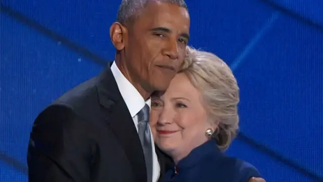 کلنټن د اوباما د ستایلو پرمهال وویل: ''امریکا د ولسمشر اوباما په ولسمشرۍ کې یو قوي هېواد دی چې ملګرتیا یې زه هم یو غوره انسان ګرځولی یم''.
