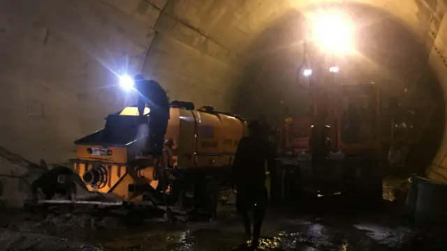 اس سرنگ کی تکمیل سے چترال کی تقریباً پانچ لاکھ آبادی کو ہر موسم میں باآسانی سفر کی سہولت میسر ہوگی۔