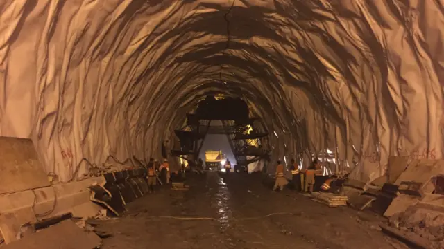 ماہرین کا خیال ہے کہ لواری ٹنل سے چترال وسط ایشیائی ممالک کے لیے ایک گیٹ وے کی حیثیت بھی اختیار کرسکتا ہے۔ (تصاویر بلال احمد، بی بی سی اردو، چترال)