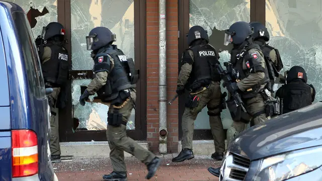 شارك في المداهمات اكثر من 400 من رجال الشرطة