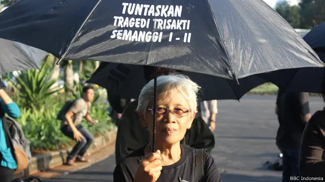 Sumarsih, yang anaknya Norma Irmawan tewas tertembak aparat keamanan dalam kasus Semanggi satu, 13 November 1998, meminta Wiranto mendatangi Komnas HAM.