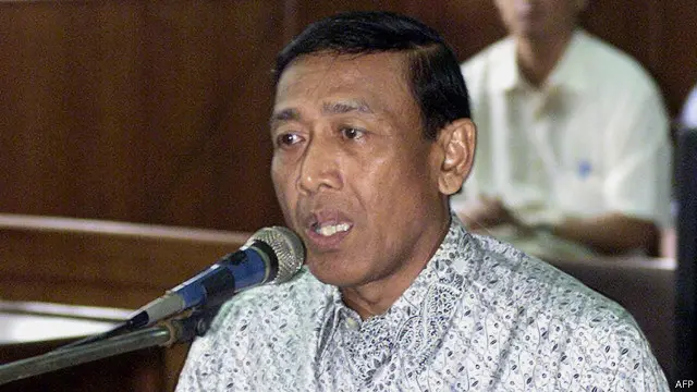 Wiranto saat menjadi saksi meringankan salah-seorang perwira TNI dalam persidangan HAM adhoc penyelesaian masalah Timor Timur, 13 Februari 2003.