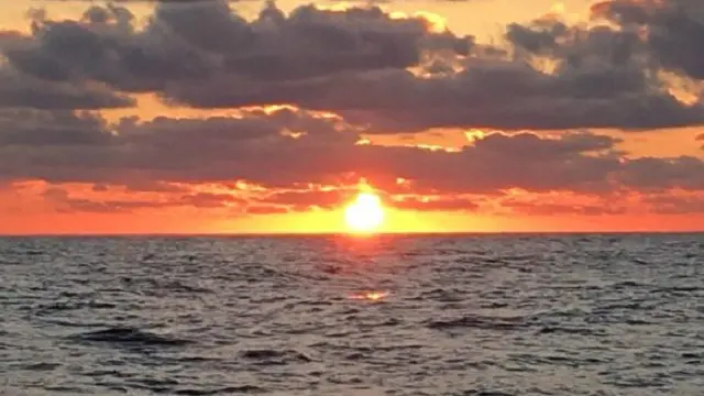 غالبا ما يعبر المهاجرون البحر المتوسط على ظهر قوارب متهاكلة للوصول إلى أوروبا