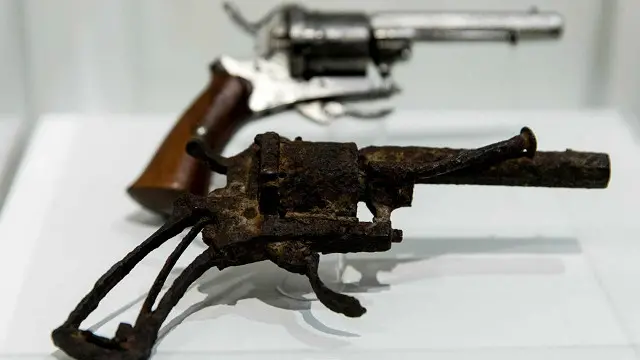 Van Gogh sempat kehilangan pistol yang asalnya digunakan untuk menembak dadanya sendiri.