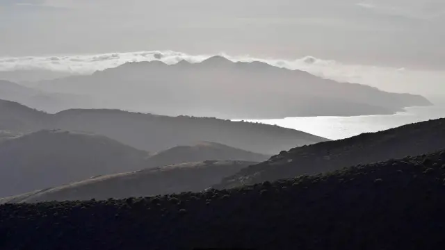 يبلغ طول جزيرة سانتا كروز 22 ميلًا