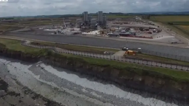 أعرب منتقدو الخطة عن قلقهم من تمويل حكومات أجنبية للمحطة 