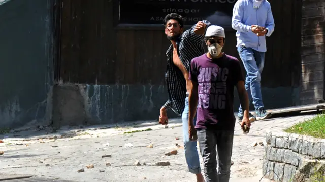 حکومت دیکھنا چاہتی ہے کہ اس قدر وسیع پیمانہ پر مظاہروں کے پیچھے دراصل کس کا ہاتھ ہے۔