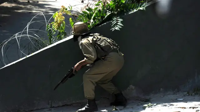 بھارتی فورسز کی فائرنگ سے اب تک ساٹھ سے زیادہ نوجوان ہلاک اور ہزاروں کی تعداد زخمی ہوچکے ہیں