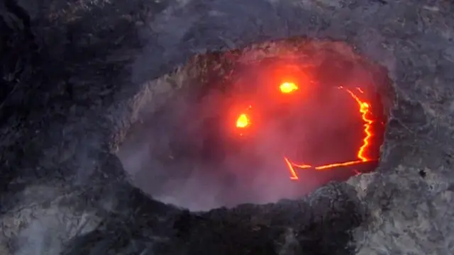 Як вам здається: цей вулкан усміхається чи посміхається?