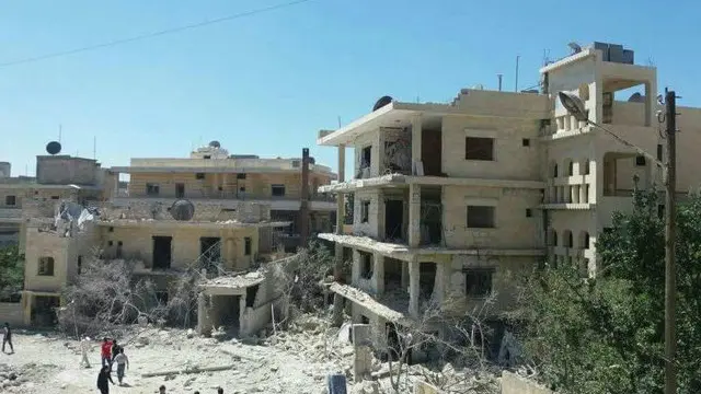 تصویرونو کې لیدل کېږي، چې د روغتون یوه برخه نړېدلې ده