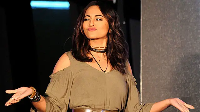 سوناکشی سنہا اپنے بنداس انداز کے لیے معروف ہیں