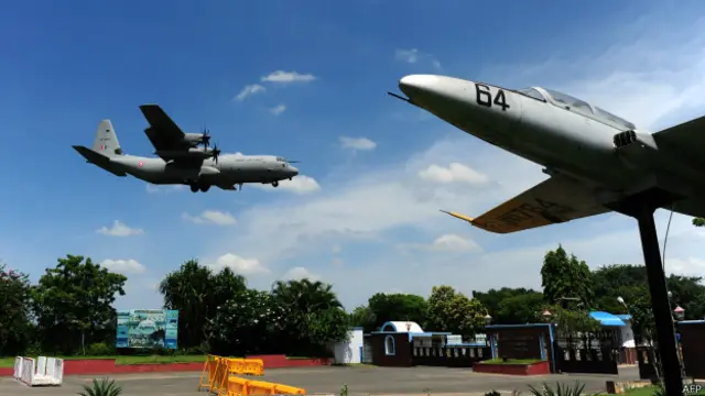 ताम्बरम हवाई अड्डे पर लापता विमान की खोज में लगा भारतीय वायु सेना का विमान.