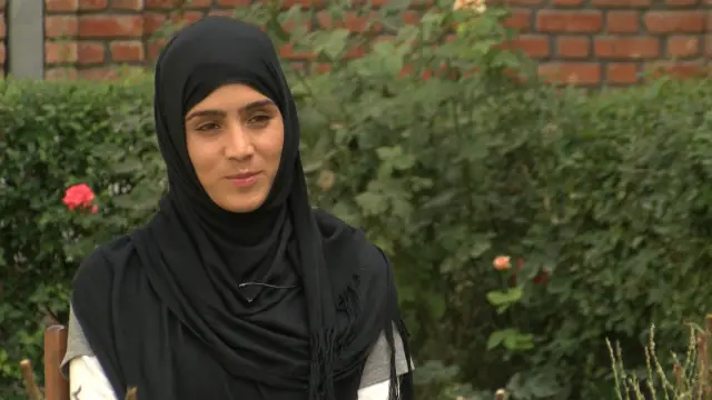 یاسمین حسن میگوید در اوایل برای مردم محل کوهنوردی یک نوع دیوانگی تلقی میشد