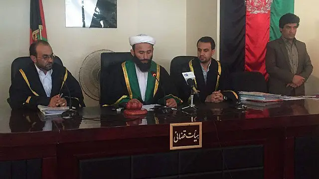 قاضي د غونډې په پای کې له دریو تورنو کسانو دوو تنو ته د اعدام سزا واوروله.