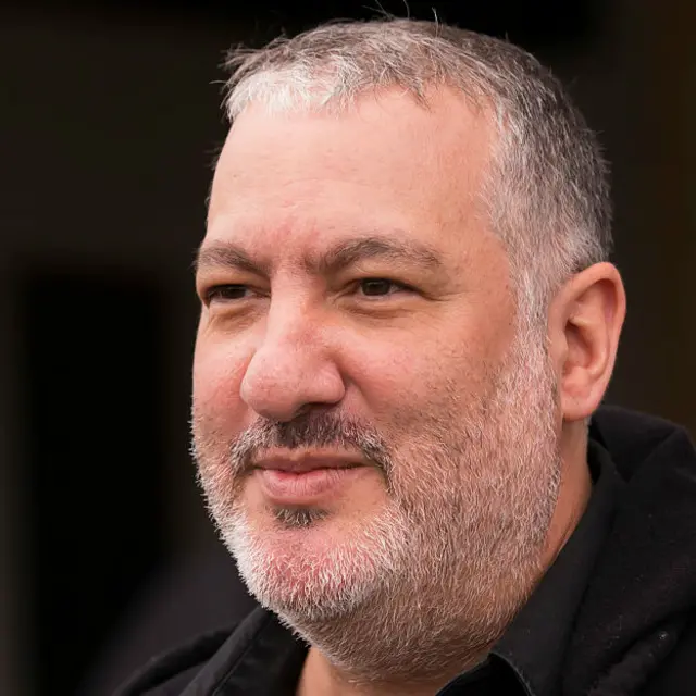 அமெரிக்க புகைப்பட கலைஞர் ஸ்பென்சர் டுனிக்