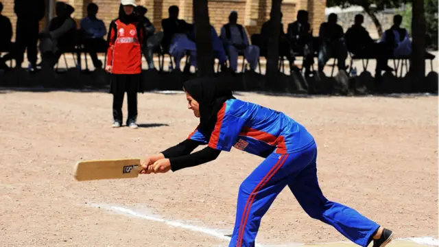 افغانستان له تېرې شاوخوا یوې لسیزې راهیسې د کریکیټ په برخه کې بیساری پرمختګ کړی دی او څو ځله یې نړیوال جام ته هم لار موندلې، چې دې کار په بېلابېلو سیمو کې ځوانان هم دغې لوبې ته ور مات کړي دي. 