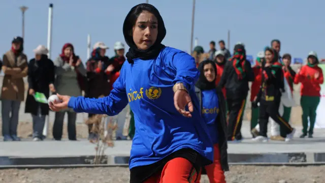 د هرات کریکټ چارواکي وايي دا مهال په دغه ولایت کې د کریکټ نارینه او ښځینه وو ګڼې لوبډلې هم لري، خو لا هم په دغه ولایت کې معیاري لوبغالي نه شته