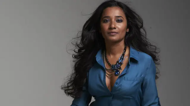 تنشٹھا تھیٹر میں اداکاری کر چکی ہیں لیکن یہ ان کی پہلی فلم ہے