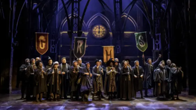 《哈利·波特与被诅咒的孩子》舞台剧里的霍格华兹魔法学院