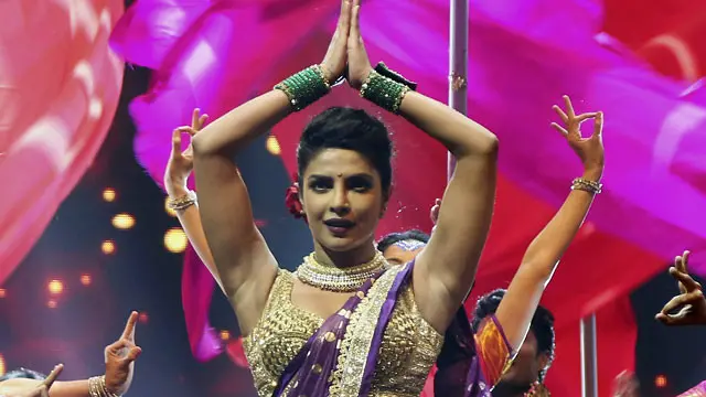 اداکارہ پرینکا چوپڑہ اور دیپکا پاڈوکون میں ٹوئٹر پر مقابلہ سخت ہے