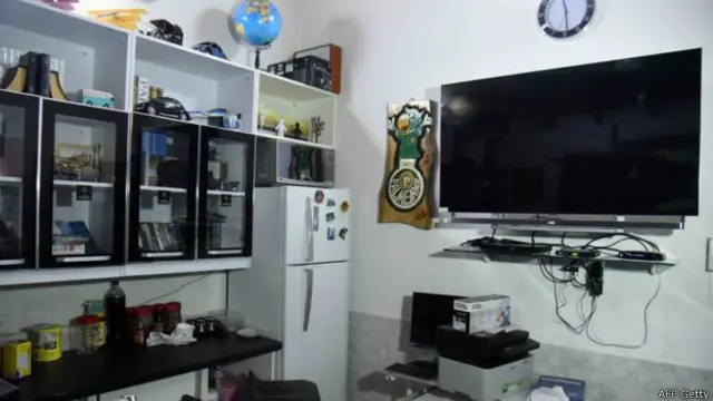 जेल में सभी सुख-सुविधाएं