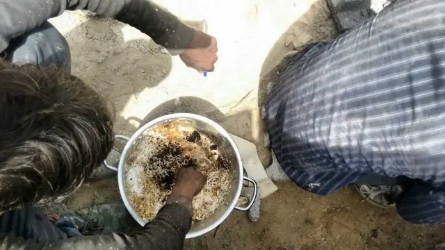 பொறியியலாளர் வேலைபெற வேண்டி, ரூ. 1,17000-த்தை முகவருக்கு கொடுக்க தன்னுடைய சொந்த வீட்டை அடமானம் வைத்துள்ளார் கனேஷ்.