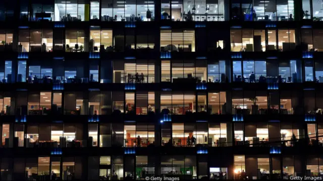 Usia pensiun yang semakin panjang dan kondisi ekonomi kadang memaksa orang harus bekerja lebih lama.