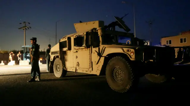 دھماکے کے بعد علاقے کو سکیورٹی فورسز نے گھیرے میں لے لیا 