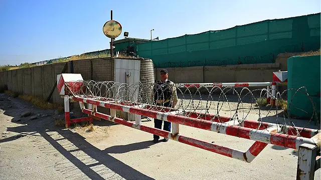 نارت ګېټ د کابل هوایي ډګر ته څېرمه موقعیت لري او ترډېره بهرنیان ورته تګ راتګ کوي.