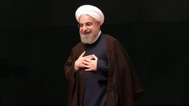 حسن روحانی گفت: عزت در سایه سیاست درست و خرد ورزی است و شعار دادن نمیتواند ما را به عزت برساند