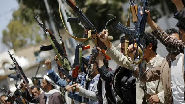 الحكومة تقول إن وفدها سيعود فور توقيع الحوثيين على وثيقة الاتفاق