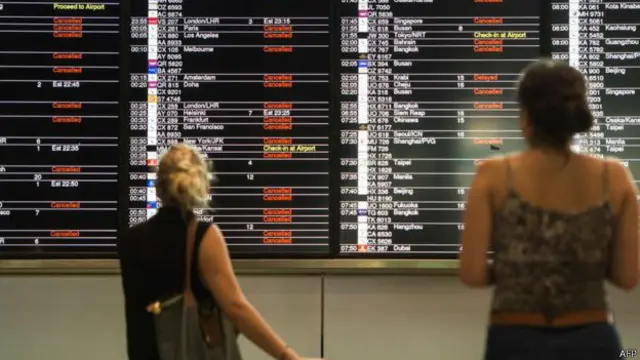 在香港许多航班受到台风影响