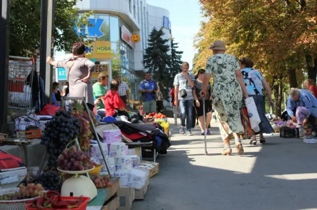 Луганськ живе переважно у світлий час доби