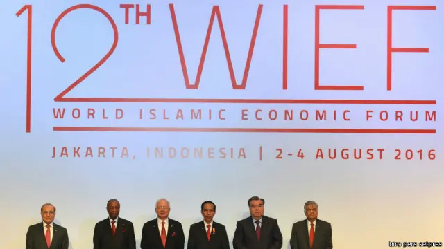 Di hadapan peserta, Jokowi juga menyebut bahwa kekuatan yang dimiliki dunia Islam terus berkembang, seperti keuangan syariah, kuliner dan fesyen Islami, serta seni arsitektur Islam.