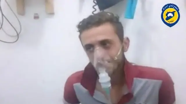 دو هفته پیش هم مخالفان دولت سوریه در حلب گزارش کردند بروی یکی از مناطق تحت کنترل آنها بمب‌های حاوی گاز کلر ریخته شده است 