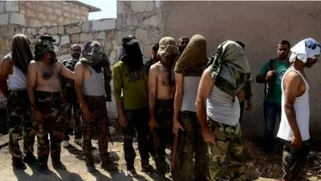 Foto yang dirilis pemerintah Suriah yang memperlihatkan pasukan pemberontak menyerahkan diri kepada pemerintah.