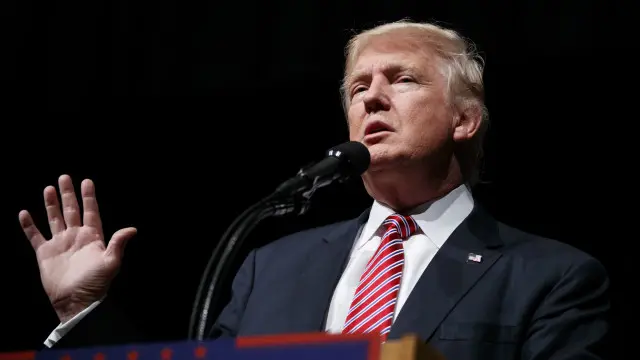 د ټرمپ په ګډون یو شمېر جمهوریتپالو د لېږد مخالفت کړی و