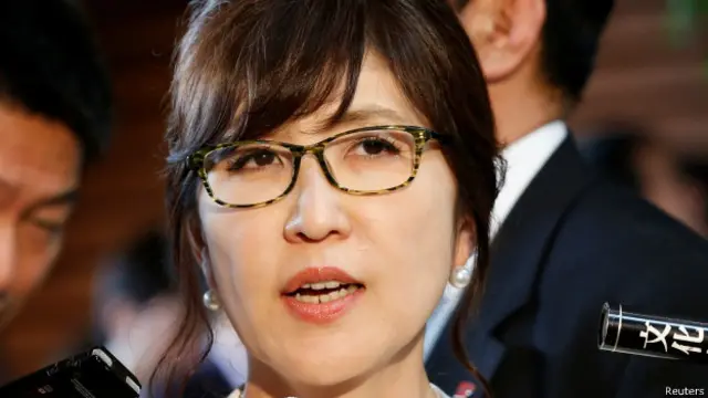 周三在首相官邸被记者追问是否会在8月15日参拜靖国神社问题时,稻田朋美避免直接作出回答。