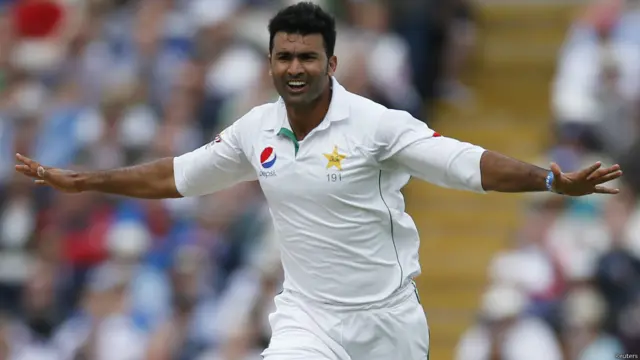 پاکستان اور انگلینڈ کے درمیان برمنگھم میں کھیلے جانے والے تیسرے ٹیسٹ میچ میں پاکستان نے ٹاس جیت کر پہلے فیلڈنگ کا فیصلہ کیا تو فاسٹ بولر سہیل خان نے اپنی ٹیم کو ایک بہتر آغاز فراہم کیا۔