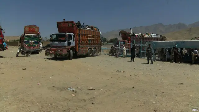 محل ورود کامیون‌های کوچ مهاجران افغان