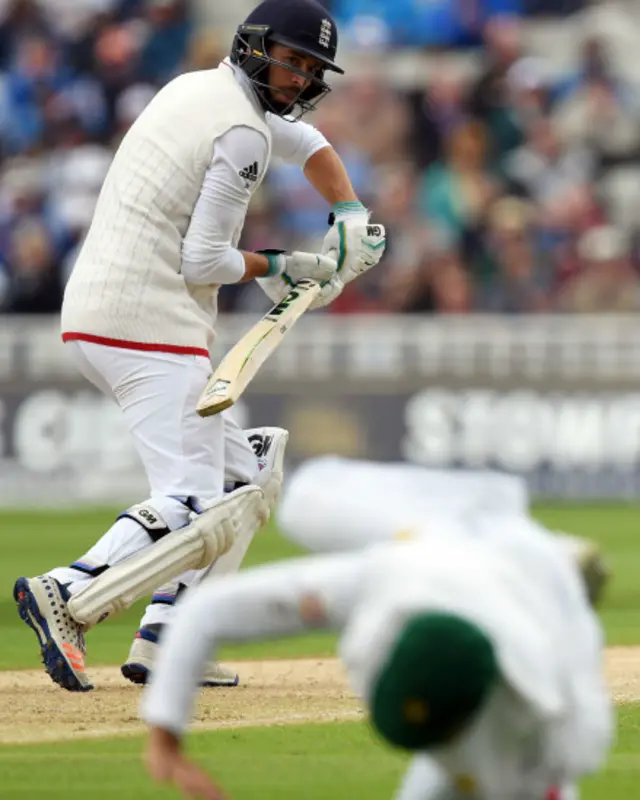 اس میچ میں پاکستان کی فیلڈنگ قدرے بہتر رہی۔ یونس خان نے جیمز ونس کا سلپ میں ایک مشکل کیچ پکڑا۔