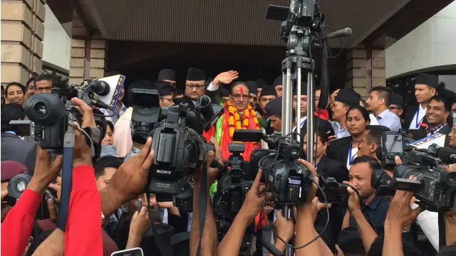 प्रधानमन्त्री प्रचण्डले द्रूतमार्ग नेपाल आफैले बनाउनेमा आफु अडिग रहेको बताएको जनाइएको छ