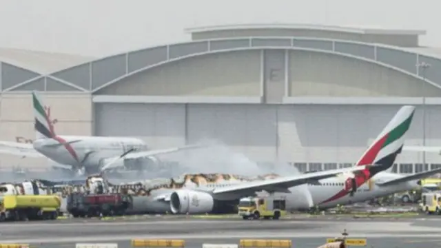 ایمریٹس کے مطابق 282 مسافر اور 18 عملے کے ارکان میں 20 ممالک کے باشندے شامل تھے