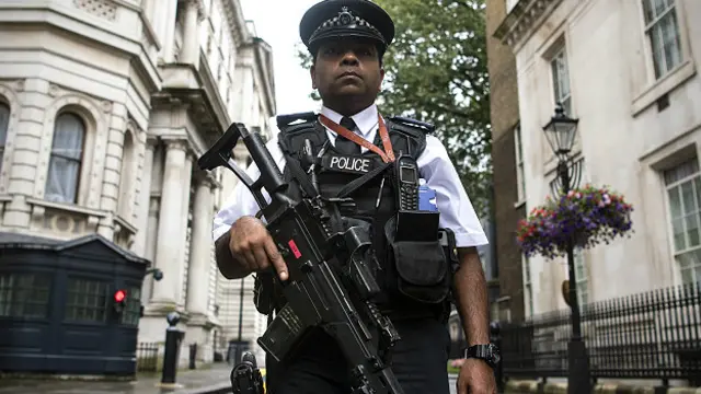 हलमे के बाद तैनात पुलिस.