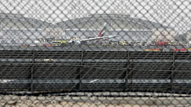 آگ لگنے کی وجہ تاحال معلوم نہیں ہو سکی اور نہ ہی اب تک واضح ہو سکا ہے کہ جہاز کے لینڈنگ گیئر کیوں نہیں کھلے۔