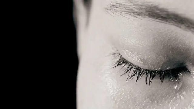 Сльози на очах